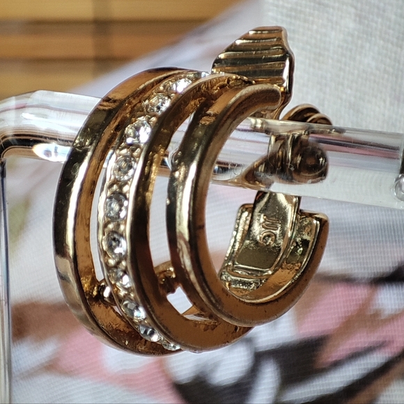 Napier Signed Clip Huggy Earrings Gold Tone Rhinestone Vintage EUC 3 Rows Huggie - Picture 13 of 14